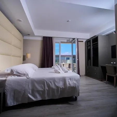 מלון Park Le Dune Di Giovino 4*